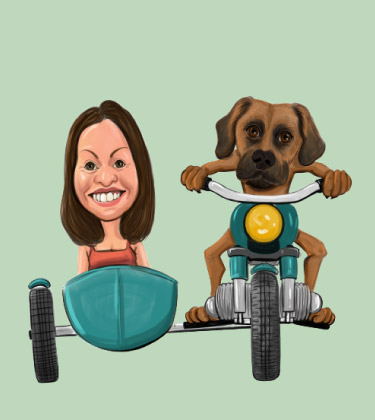 Schöne Dame, die mit ihrem Hund in einer Kabine steht und ein Motorradporträt fährt